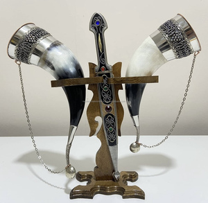 Hecho de antiguo cuerno Vikingo y cuerno de búfalo y Toro y jarras de cuerno vikingo ofrecen una visión de las costumbres consagradas por el tiempo - Product Image 1