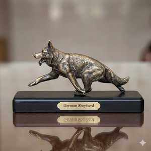 Sculpture de Berger Allemand en Laiton Finition Bronze, Figurine Animale Faite à la Main, Design Traditionnel, Décoration de Table, Présentoir pour Salon - Product Image 5