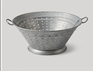 Passoire en métal de qualité supérieure avec deux poignées, égouttoir durable pour la cuisine, design rustique, essentiels de cuisine - Product Image 4