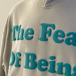Sweat-shirt à capuche unisexe surdimensionné gris foncé en polaire polyester, design décontracté avec poches, 310 g/m², logo brodé sur le devant, personnalisable - Product Image 6