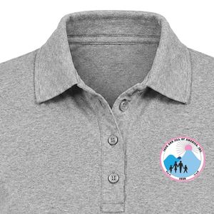 เสื้อโปโลปักลาย Heather Gray Jack & Jill Crest แขนสั้น ติดกระดุมด้านหน้า น้ำหนักเบา สำหรับผู้หญิง - Product Image 2