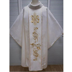 Casulla de poliéster mate de calidad con diseño bordado mariano y estola, hecha a medida, con bordado rosa. - Product Image 5