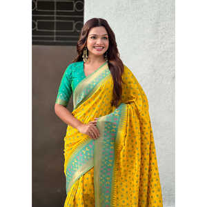 Sari Patola en soie douce jaune tissée Zari Elite Weaves avec des tissages Bandhani contrastants, vêtements indiens et pakistanais - Product Image 2