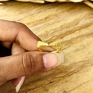Nouvelle bague en laiton plaqué or 18 carats en forme de V, motif feuille de laurier, style bohème, très demandée pour femmes, vente en gros/OEM/ODM - Product Image 3