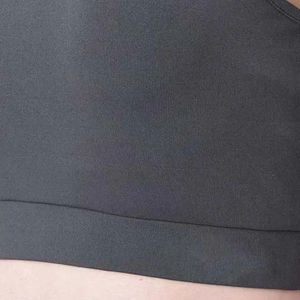 Hot Sale Women's Yoga High Support Seamless Breathable Simple Sports Bra Fitness Wear - Product Image 3