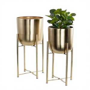 Soportes modernos minimalistas para flores con macetas blancas y patas doradas para plantas de interior, diseño circular, marco de metal cromado - Product Image 4