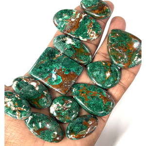 Chrysocolle verte naturelle, pierres précieuses en vrac, cabochons de formes et tailles variées, environ 20 à 30 mm - Product Image 1