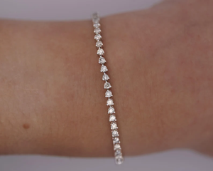 Pulsera de tenis de acero inoxidable chapada en rodio para mujer, con diamantes de talla brillante redonda y engaste en canal, joyería clásica para bodas - Product Image 2