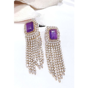 Boucles d'oreilles pendantes tendance en laiton plaqué or avec cristaux et pampilles, pierres de zircon violettes, pour femme, style lustre, pour soirée romantique, ÉCLATS EXCEPTIONNELS - Product Image 1