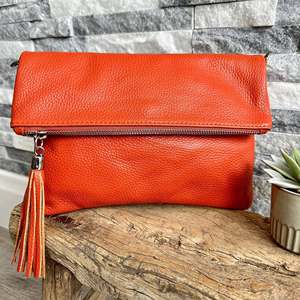 Pochette pliable en cuir véritable 100% grainé rouge avec design minimaliste et rangement polyvalent, pliage compact - Product Image 3