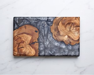 Tabla de Cortar Rectangular de Resina Epoxi Negra y Madera de Burl para Cocina - Product Image 1
