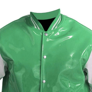 เสื้อแจ็คเก็ตหนัง PVC สำหรับผู้ชาย แบบ Varsity คอตั้ง พร้อมโลโก้ด้านหน้า คุณภาพสูง ปรับแต่งได้ สไตล์ลำลอง สำหรับฤดูหนาว เหมาะกับการสวมใส่แนวสตรีท - Product Image 3