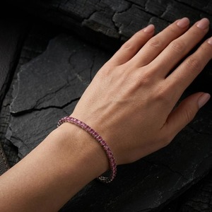 กำไลข้อมือเทนนิสประดับมอสซาไนต์สีชมพูสุดฮิต เงินแท้ 925 ชุบโรเดียม ดีไซน์ทรงกลมแบบกรงเล็บ  ของขวัญเครื่องประดับ - Product Image 3