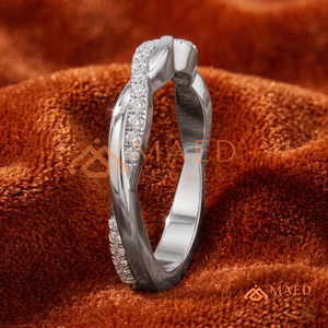 แหวนเงินแท้ 925 ดีไซน์เกลียวอินฟินิตี้ประดับโมอิสซาไนต์ แหวนแต่งงานแบบถักประกายระยิบระยับสำหรับผู้หญิง เครื่องประดับเพชรแล็บสำหรับงานหมั้น - Product Image 1