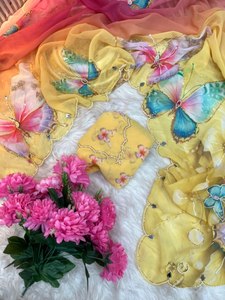 Sari de seda georgette con estampado digital de mariposas, bordado a mano con Khatli, espejos y perlas, y borde con diseño de alas digitales. - Product Image 1