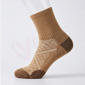 Chaussettes courtes pour hommes à motif géométrique, tricotées en coton et fibre de bambou, respirantes, pour usage quotidien en automne, style classique - Product Image 3