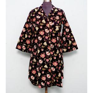 เสื้อเชิ้ตยาวทรงคิโมโนผ้าฝ้ายแท้ 100% สำหรับงานกลางคืน/งานทางการ ลายดอกไม้ คอวี แขนสามส่วน เปิดด้านหน้า สำหรับผู้หญิง - Product Image 1