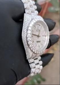 Reloj de plata con diamantes fabricado en India para mujer, con correa de acero inoxidable, ideal para regalo de aniversario. Disponible para la venta. - Product Image 2