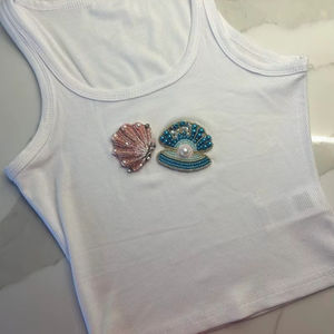 Débardeurs Cami Monopièces Durables pour Femmes, en Satin Perlé Uni, à Décolleté Profond en Forme de Cœur, Longueur Courte, Respirants, Non-tissés - Product Image 1