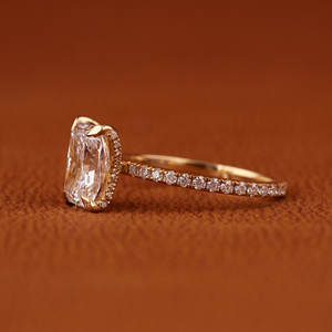 Bague de fiançailles et alliance de luxe en or massif 14 carats avec diamant de laboratoire taille radiant certifié IGI et pavé - Product Image 3
