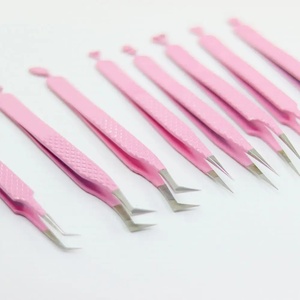 Pinzas para Pestañas Rosadas de Acero Inoxidable con Puntas de Precisión para Aplicación de Extensiones de Pestañas - Product Image 2