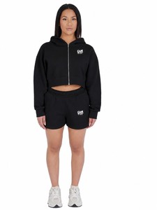 Ensemble deux pièces noir personnalisé : sweat à capuche court zippé et short assorti – Tenue décontractée survêtement - Product Image 1