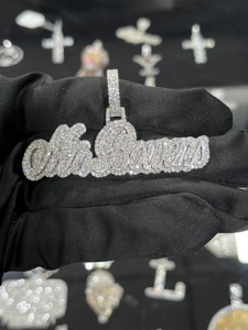 Pendentif personnalisé avec nom en argent sterling 925, moissanite, bijoux hip-hop glacés, pendentif lettre personnalisé, bijoux en gros LuxeCraft - Product Image 1