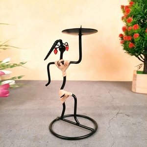 Candelabro de Hierro con Figura de Mujer, Negro, Hecho a Mano, Decoración para el Hogar - Product Image 1