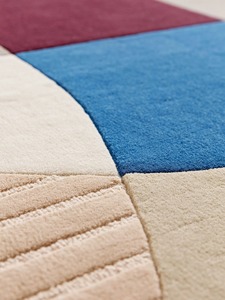 Tapis géométrique abstrait moderne, tapis de luxe contemporain pour salon, bleu bordeaux crème, tapis de sol design - Product Image 4