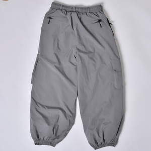 Pantalon de neige gris 2026 pour l'extérieur avec tissu imperméable, fermetures éclair ventilées et poches cargo – Vêtement d'extérieur entièrement équipé - Product Image 1