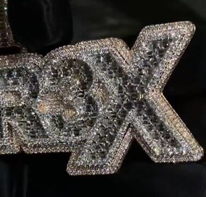 Collar con Colgante de Nombre Personalizado Estilo Hip Hop, con Incrustaciones de Diamantes Moissanite en Plata de Ley 925, con Colgante de Manos en Oración - Product Image 3