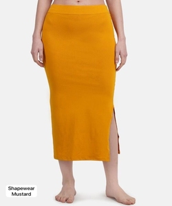 Falda lápiz de mujer de cintura alta color mostaza con abertura lateral, de punto elástico, moldeadora, hasta la rodilla, diseño liso - Product Image 1