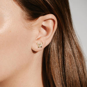 Boucles d'oreilles à clous en diamant avec motif papillon botanique - Product Image 4