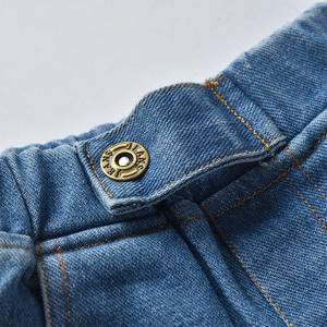 Jeans déchirés pour garçons, mode enfantine, qualité supérieure, vente en gros d'usine, 100% coton, coupe ample, grandes tailles, denim délavé clair - Product Image 5