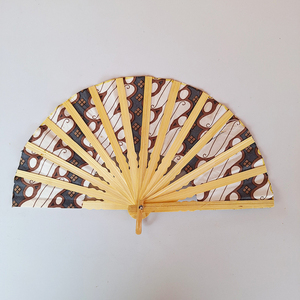 Éventail pliant artisanal indonésien en tissu batik, avec nervures en bambou naturel, cadeau culturel traditionnel, accessoire de décoration artisanale - Product Image 4