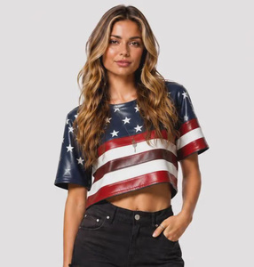 Camiseta casual de manga corta con cuello redondo y estampado de la bandera estadounidense en cuero para hombre, con diseño de estrellas y rayas. - Product Image 2
