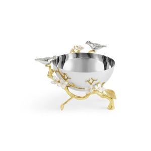 Bol en acier inoxydable poli fait main avec pieds en forme de branche dorée, fleurs blanches et oiseaux argentés – Décoration de mariage moderne, luxueuse et écologique - Product Image 2