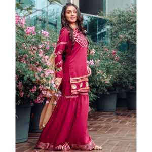 Ensemble de costume en crêpe satiné bordeaux taille XS pour femmes - Product Image 6