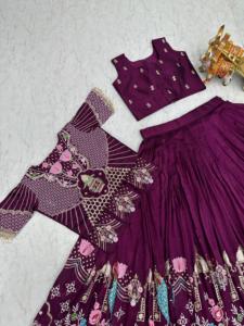 Nouvelle collection de Lehenga choli et koti pour les fêtes, en Vichitra pur et épais, avec broderie lourde et travail Thared. - Product Image 5