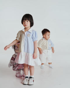 Jennie ชุดเดรสลำลองสำหรับเด็กผู้หญิง, ชุดเดรสแขนสั้นมินิแขนสั้นสีเหลืองลายทางผ้าอ๊อกซ์ฟอร์ดสำหรับเด็กผ้า100% - Product Image 6