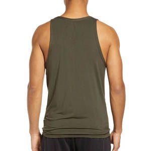 Camiseta sin mangas urbana y elegante para hombre, diseñada para actividades al aire libre, uso diario y gimnasio, con tela transpirable y de calidad duradera. - Product Image 2