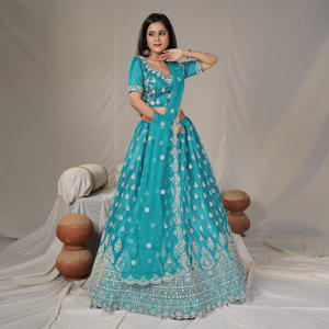 Lehenga Choli traditionnel en tulle orné, travail de broderie complexe, silhouette évasée, blouse détaillée, dupatta orné, pour mariage et bal de promo - Product Image 1