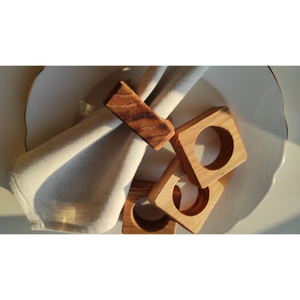 Porte-serviettes artisanal moderne en bois d'olivier écologique avec design sablier pour table à manger et décoration de mariage - Product Image 4