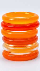 Bracelet manchette large et épais en résine acrylique unie, brillant, couleur orange ambre blanc, pour femme, bijou de mode - Product Image 1