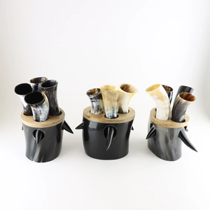 Ensemble de verres à liqueur en corne de bœuf naturelle avec support en bois massif, tasses de service rustiques pour fêtes, accessoires de bar haut de gamme - Product Image 3