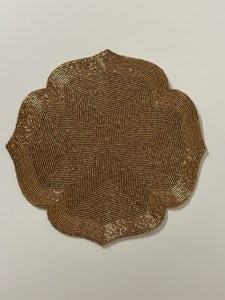 Set de table en forme de fleur perlée fait main, design glamour or et argent, napperons décoratifs et sous-plats - Product Image 4