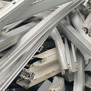 Déchets d'aluminium extrudé 6063 de qualité supérieure, prêts pour le four, profilés en aluminium propres, haute pureté, recyclables, qualité industrielle - Product Image 5