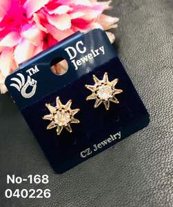 Pendientes de Acero Inoxidable Chapados en Oro con Circonitas Cúbicas |   Pendientes de circonita cúbica con diseño geométrico de moda para mujer - Product Image 4