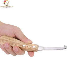 Cuchillos veterinarios reutilizables de acero inoxidable con mango de madera para el cuidado de caballos y ganado en granjas. - Product Image 2