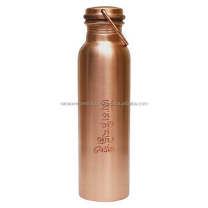 Bouteille d'eau en cuivre pur de qualité supérieure, avec design gravé, idéale pour le sport, le yoga et l'usage quotidien, à prix abordables. - Product Image 1
